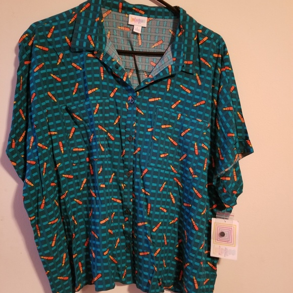 LuLaRoe Tops - Amy shirt